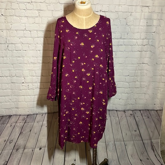 Old Navy Romantic Spring Plum Floral Fit & Flare Flute-Sleeve Plus-Size Dress - Picture 3 of 10